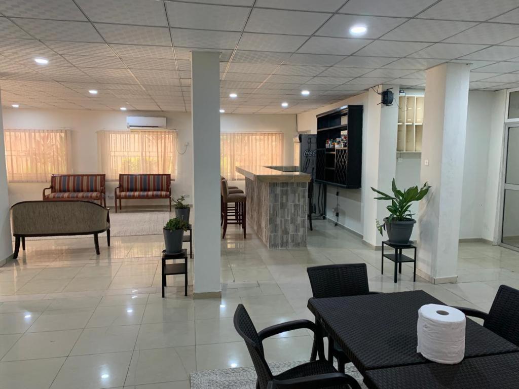 Sky Inn Hotel Freetown Exterior photo