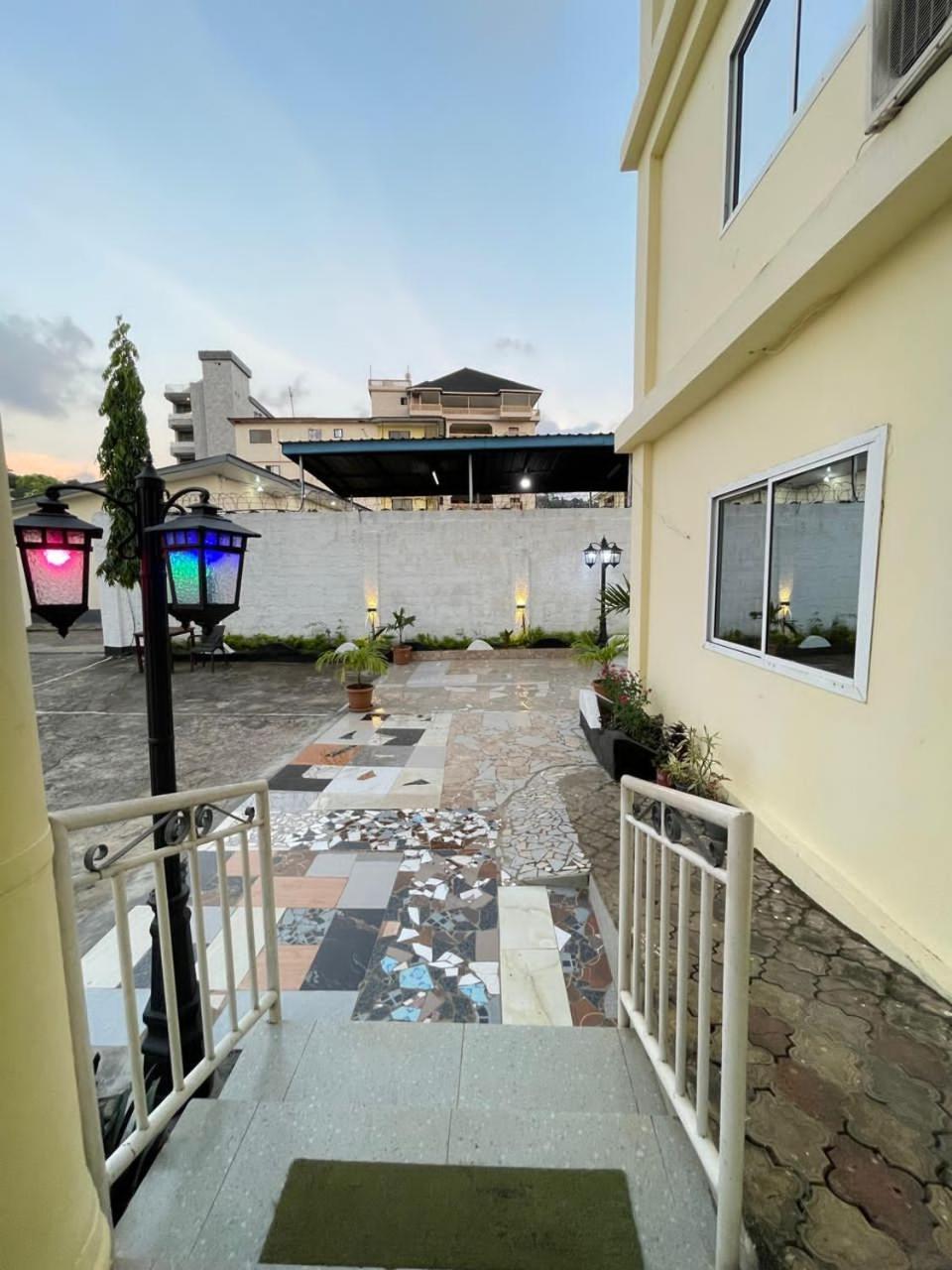 Sky Inn Hotel Freetown Exterior photo