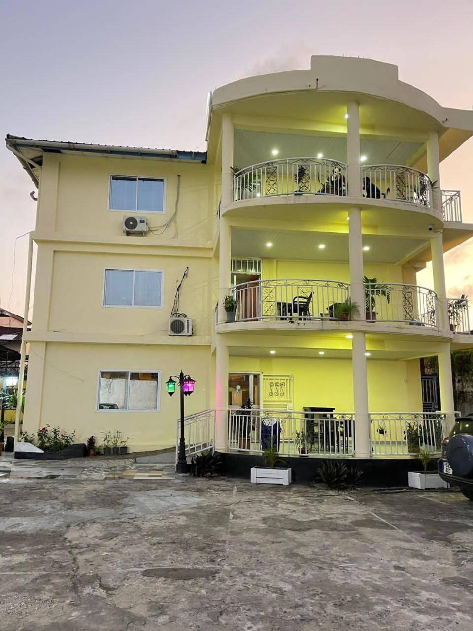 Sky Inn Hotel Freetown Exterior photo